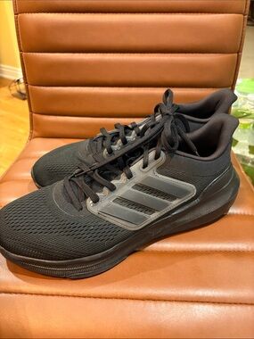 Men's adidas Bounce Black Running Shoes with Supportive Mesh Upper